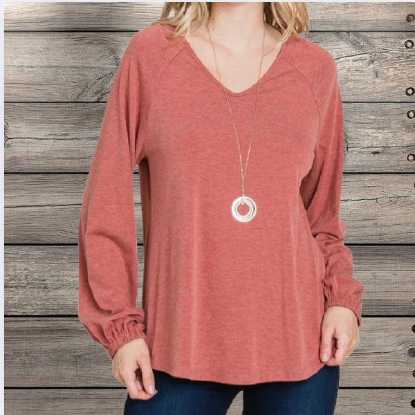 Della VNeck L/S Top