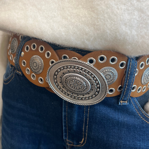 Oval Buckle Eyelet Belt